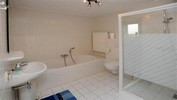 luxe badkamer met ligbad